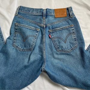 Levi’s Ribcage Ankle Jeans